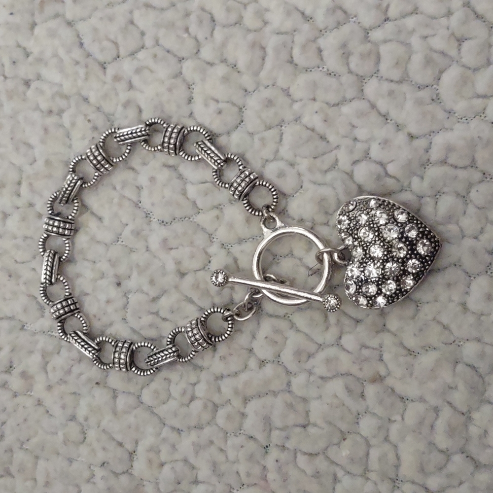Like new heart toggle bracelet
